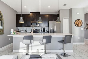 別墅 (4 Bedrooms) | 私人廚房 | 微波爐、烤箱、兒童餐椅、攪拌器