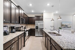 Villa (5 Bedrooms) | Private kitchen