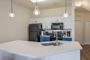 Villa (4 Bedrooms) | Cucina privata | Microonde, forno, seggiolone, frullatore