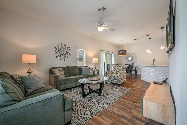 Remodeled Gem - Comfort And Location - Kissimmee, FL