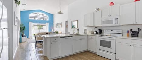 House (4 Bedrooms) | Private kitchen | Microwave, oven, highchair, blender