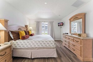 Hus (4 Bedrooms) | Badrum | Badkar, handdukar, tvål och schampo