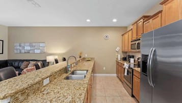 Villa (4 Bedrooms) | Badezimmer | Badewanne, Handtücher, Seife, Shampoo