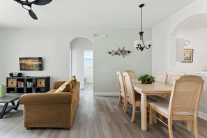 Interior - Resort Condo 3BR - Pool, Balcony, Near Disney (Kissimmee)