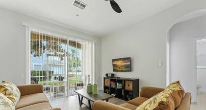 Resort Condo 3BR - Pool, Balcony, Near Disney