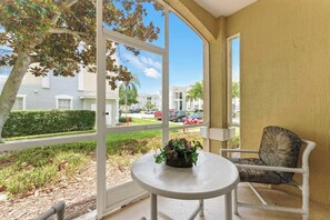 Interior - Resort Condo 3BR - Pool, Balcony, Near Disney (Kissimmee)