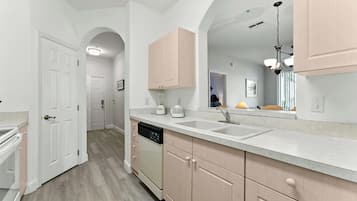 Leilighet (3 Bedrooms) | Eget kjøkken | Mikrobølgeovn, ovn, høy barnestol og hurtigmikser