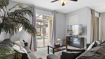 Villa (4 Bedrooms) | Living area