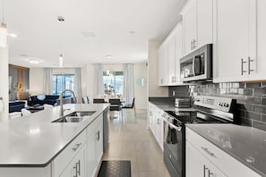 House (6 Bedrooms) | Private kitchen - Sophisticated 6BR at Storey Lake (Kissimmee)