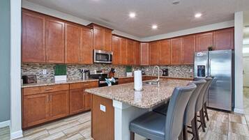 House (6 Bedrooms) | Private kitchen | Microwave, oven, highchair, blender