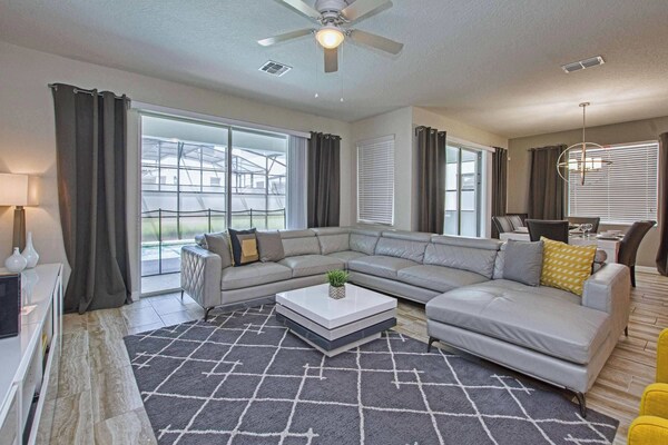 Spacious 6 Bed Home With Pool In Storey Lake - Kissimmee
