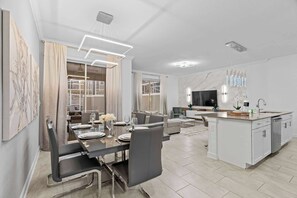 别墅 (4 Bedrooms) | 私人厨房 | 微波炉、烤箱、高脚椅、搅拌机