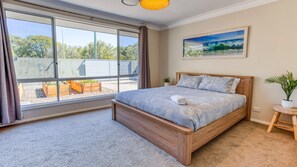3 bedrooms, iron/ironing board, free WiFi, bed sheets - Welcome to 523 by the Sea – Your Coastal Retreat in Busselton (Broadwater)