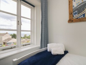 2 bedrooms, individually decorated, individually furnished, free WiFi - Driftwood Cottage (St Austell)