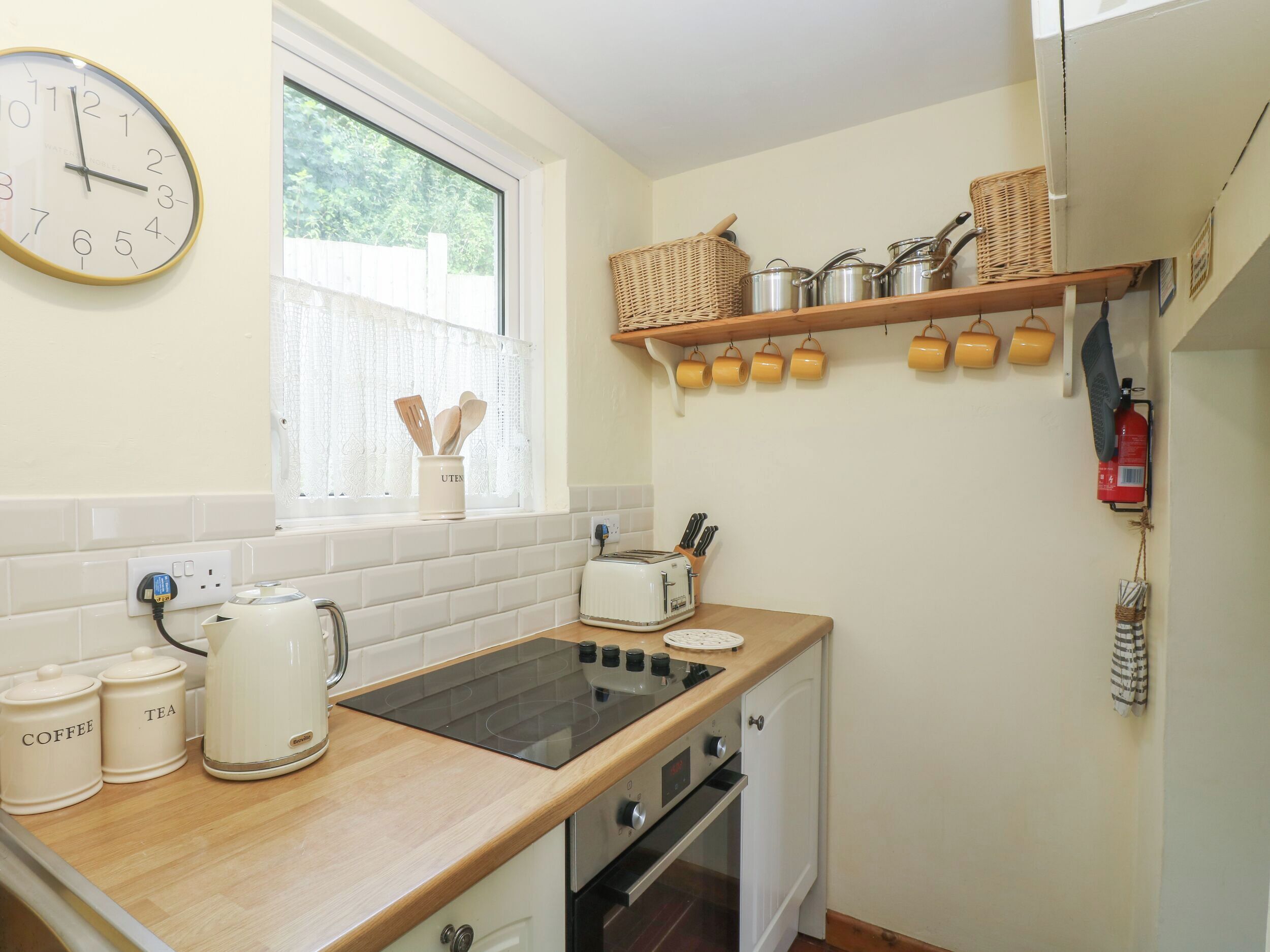 Dishwasher, cookware/dishes/utensils