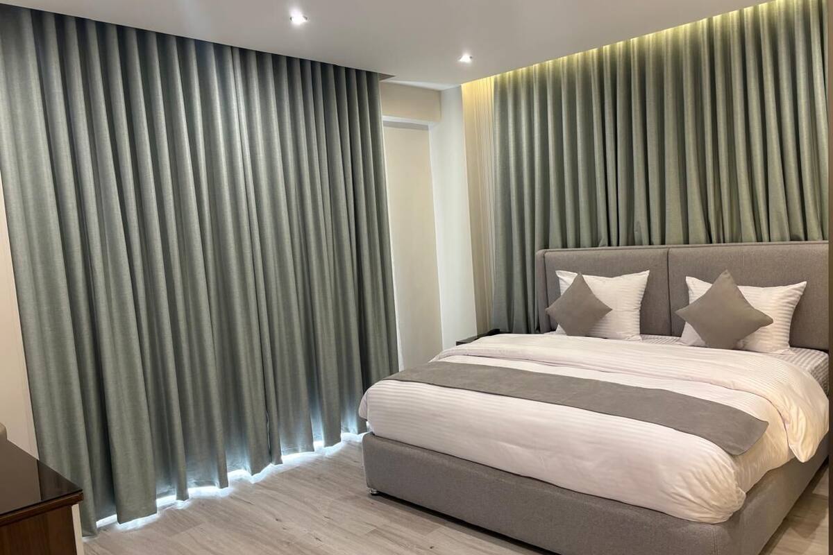 Luxury Single Room | Desk, laptop workspace, free WiFi