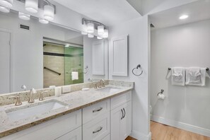 Hair dryer, towels - Midnight Cove II – Unit 133 (Siesta Key)