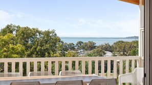 Outdoor dining - Scarp n Sea – Sauna, Views & Serene Coastal Escape (Falcon)