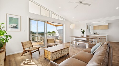 Scarp n Sea – Sauna, Views & Serene Coastal Escape