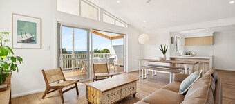 Scarp n Sea – Sauna, Views & Serene Coastal Escape