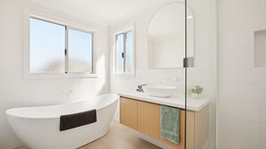 Shower - Scarp n Sea – Sauna, Views & Serene Coastal Escape (Falcon)
