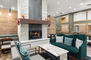 Interior - Views! Steps to Quicksilver & Main St, Ski In/Out. Marriott Mountain Valley Lodg (Breckenridge)