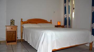 Departamento estándar, balcón, vista al jardín | Tabla de planchar con plancha y wifi gratis