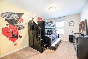 Villa (5 Bedrooms) | Private kitchen | Microwave, oven, highchair, blender - Sunny Retreat-colorful Home, Pool, Great Location (Kissimmee)