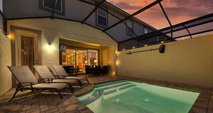 Sunny Retreat-colorful Home, Pool, Great Location