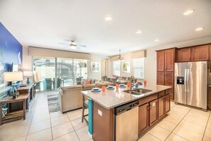 Villa (5 Bedrooms) | Private kitchen | Microwave, oven, highchair, blender - Sunny Retreat-colorful Home, Pool, Great Location (Kissimmee)