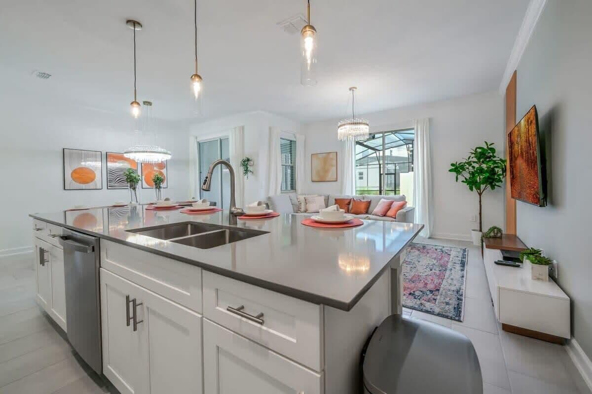 Villa (4 Bedrooms) | Aire de séjour | Téléviseur connecté de 50 po avec télévision par câble