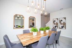 House (5 Bedrooms) | In-room dining