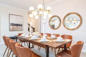 Ferienhaus (5 Bedrooms) | Essbereich im Zimmer