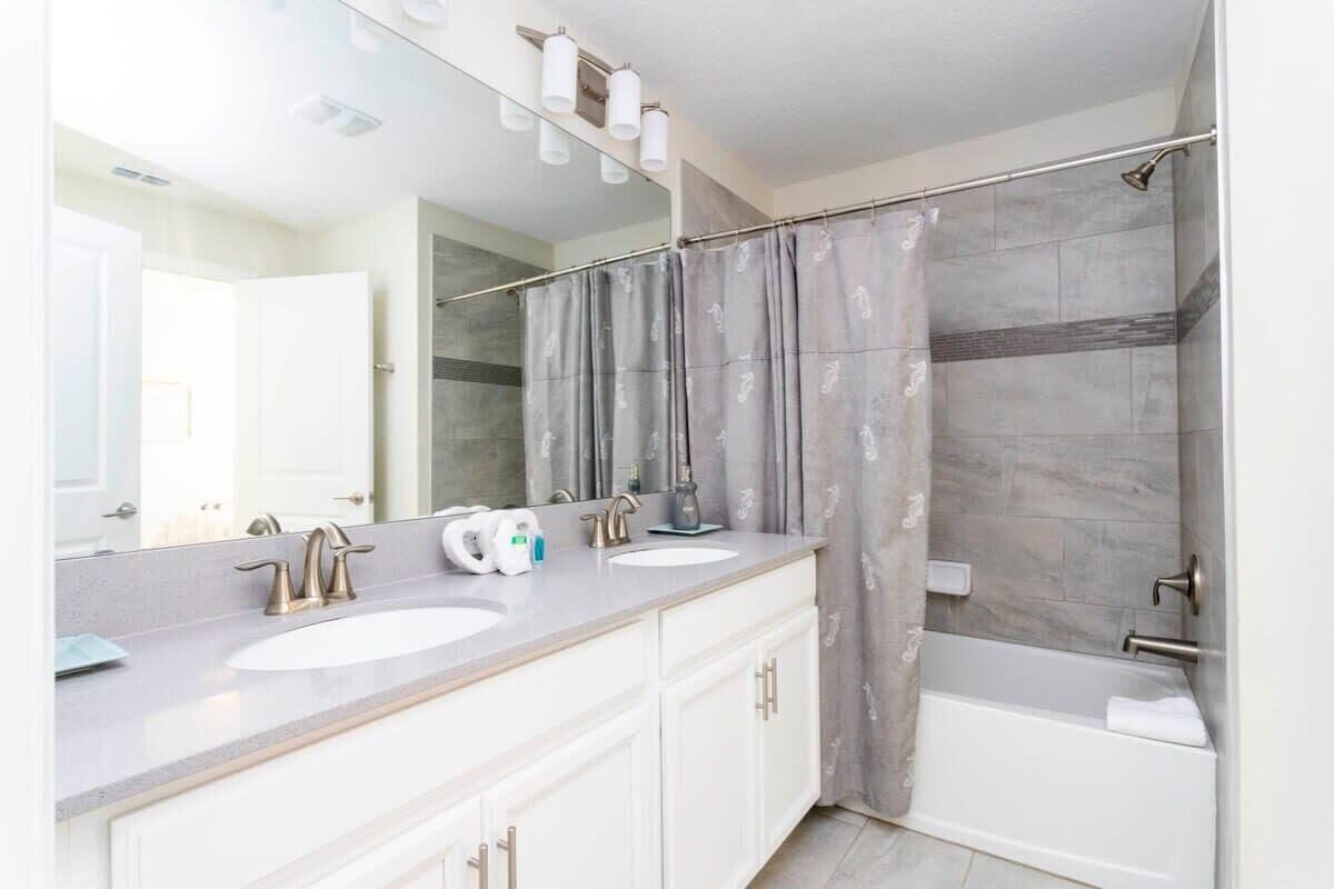 别墅 (4 Bedrooms) | 浴室 | 浴缸、毛巾、肥皂、洗发水