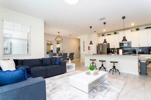 Front of property - Super Cute Home, Themed Beds, Private Pool (Davenport)