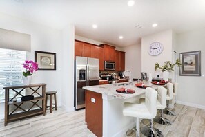 Villa (5 Bedrooms) | Private kitchen | Microwave, oven, high chair, blender - Stunning Storey Lake Villa, Prime Location (Kissimmee)