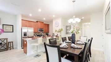 Villa (5 Bedrooms) | Living area | 42-inch TV with cable channels