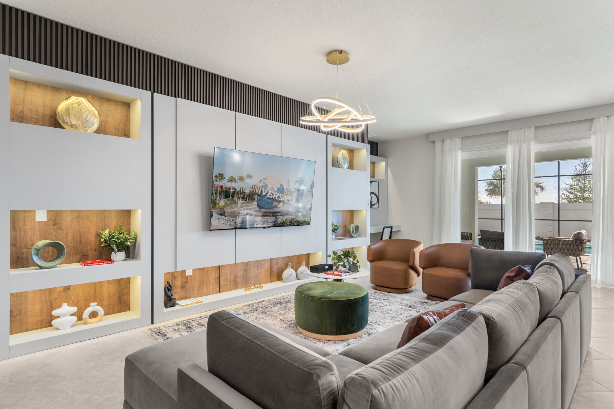 Casa (Multiple Bedrooms) | Área de estar | Smart TV 50 polegadas com canais a cabo