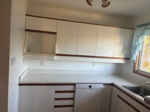 Private kitchen - Monthly Rentals (Edmonton)