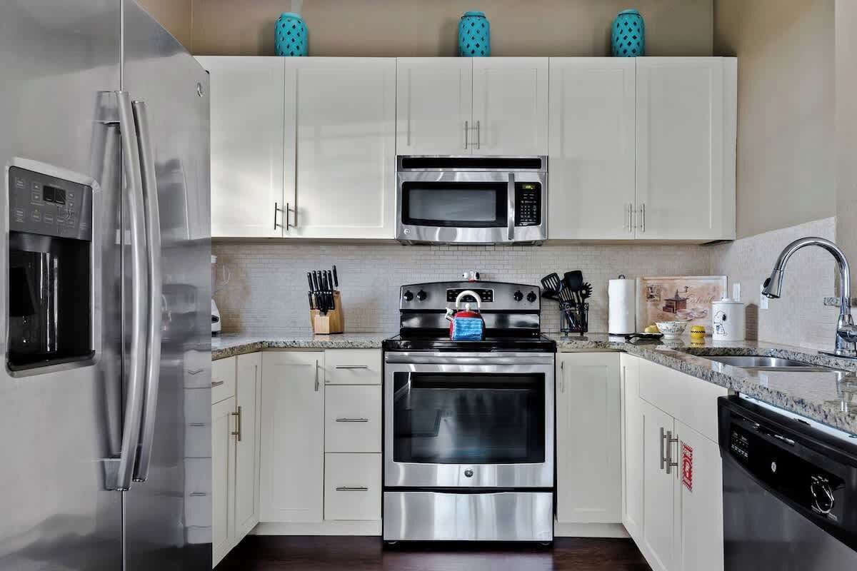 Villa (4 Bedrooms) | Private kitchen | Microwave, oven, high chair, blender