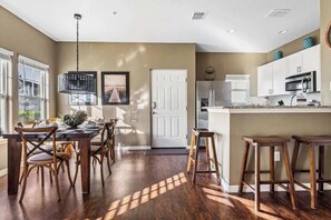 Villa (4 Bedrooms) | Privat køkken | Mikrobølgeovn, ovn, højstol, blender