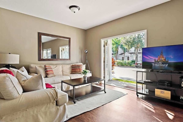 Interior - Welcoming 4 BR Sleeps 10 Guests (Kissimmee)