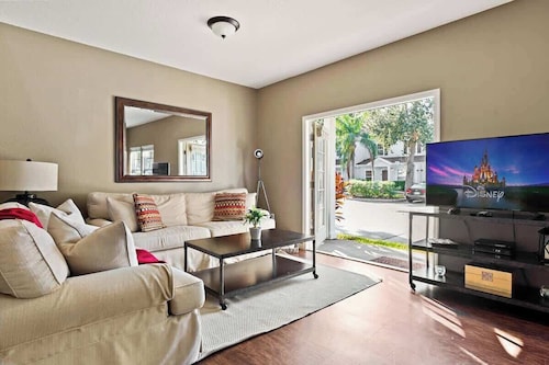 Welcoming 4 BR Sleeps 10 Guests