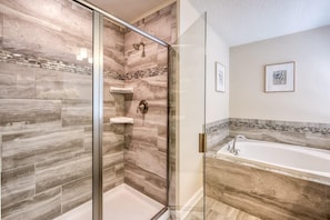 Ferienhaus (6 Bedrooms) | Badezimmer | Badewanne, Handtücher, Seife, Shampoo