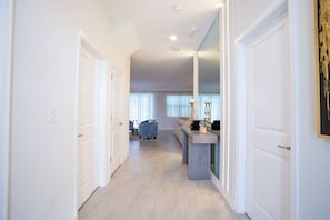 Microondas, horno, silla alta para bebés, licuadora