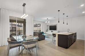 Villa (4 Bedrooms) | Badezimmer | Badewanne, Handtücher, Seife, Shampoo