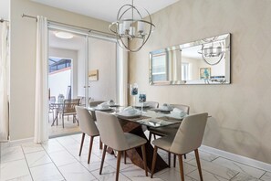 Villa (4 Bedrooms) | In-room dining - Themed Mickey Bedroom 4BR up to 8 People (Kissimmee)