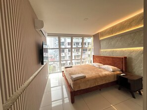 Tabla de planchar con plancha, wifi y ropa de cama 