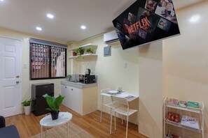 Interior - Cozy 1-bedroom studio in tranquil Quezon City with AC (Quezon City)
