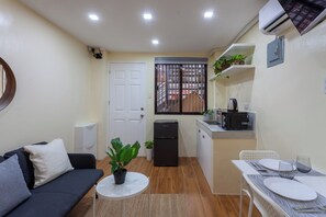 Interior - Cozy 1-bedroom studio in tranquil Quezon City with AC (Quezon City)